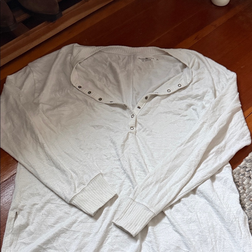 Abercrombie & Fitch Off-White Buttoned Henley